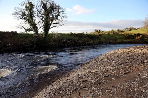 3 Bed Farmhouse - Sleeps 6 - Wifi - Parking