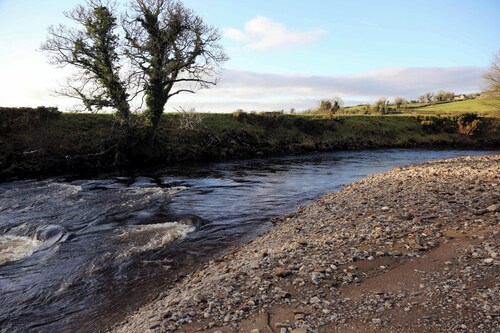 3 Bed Farmhouse - Sleeps 6 - Wifi - free  Parking