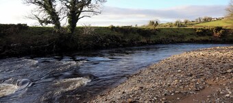 3 Bed Farmhouse - Sleeps 6 - Wifi - free  Parking