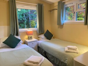 2 slaapkamers, een strijkplank/strijkijzer, beddengoed