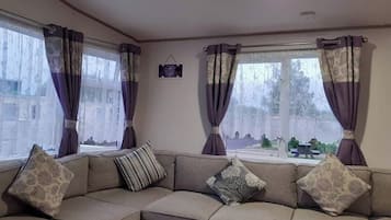 TV, caminetto, lettore DVD