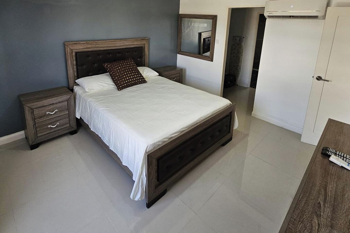 3 多间卧室、熨斗/熨衣板、WiFi、床单