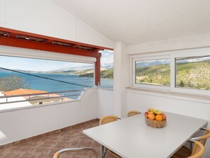 屋外ダイニングエリア