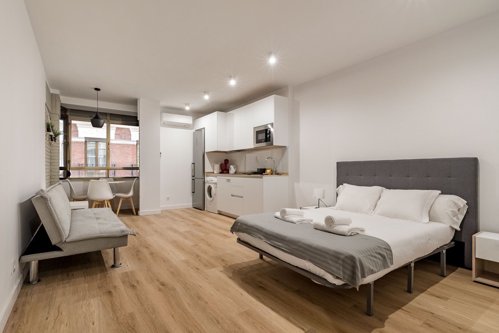 Bügeleisen/Bügelbrett, Internetzugang, Bettwäsche