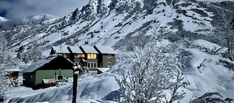 Alyeska Mountain Oasis in Girdwood. Crow Pass. Chugach National and state park.