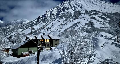 Alyeska Mountain Oasis in Girdwood. Crow Pass. Chugach National and state park.