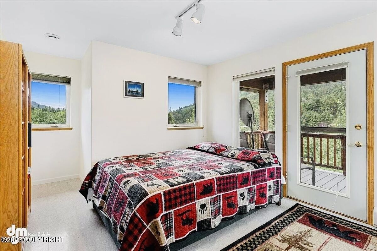 3 bedrooms, travel crib, WiFi, bed sheets