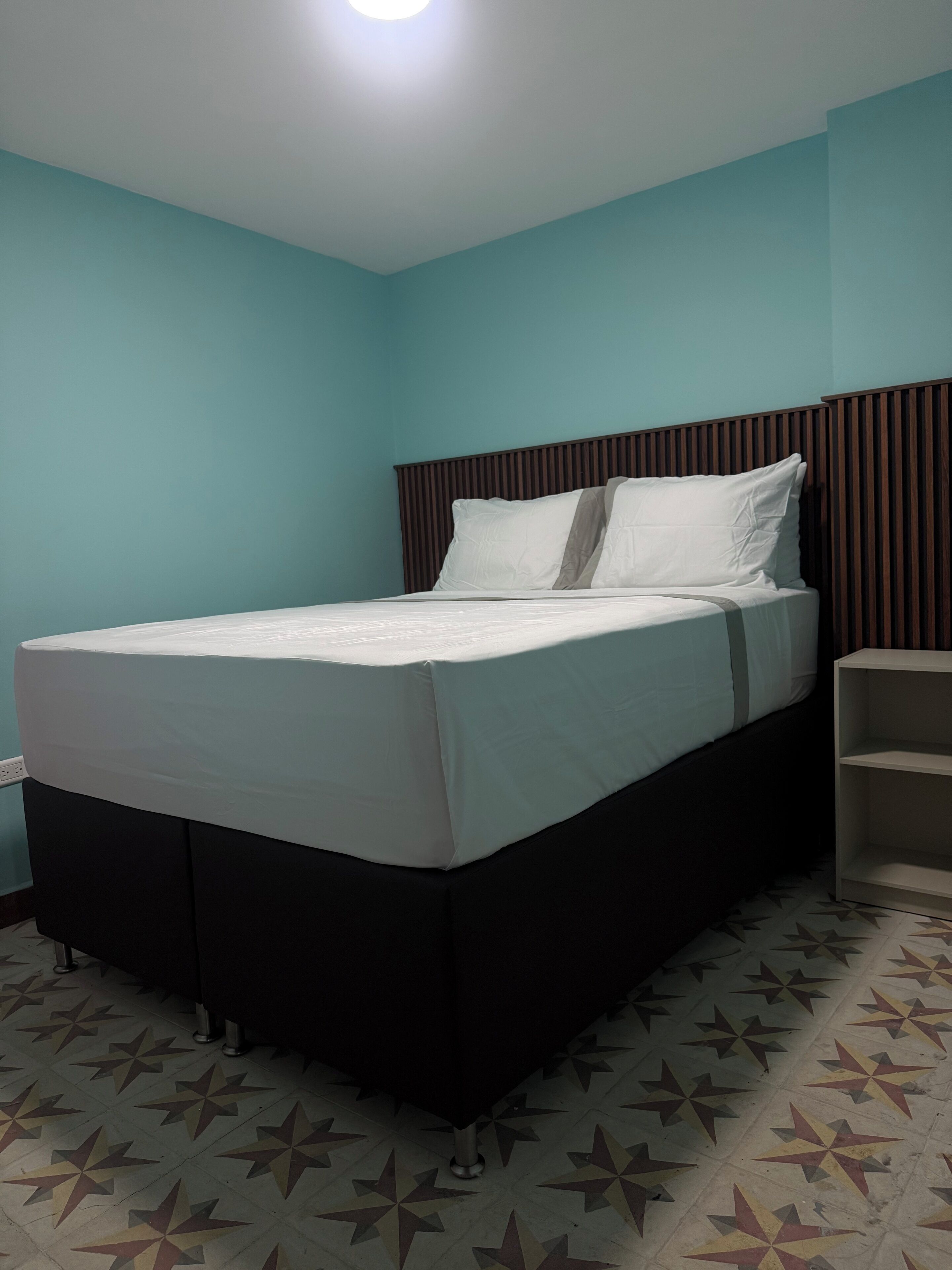 7 bedrooms, WiFi, bed sheets