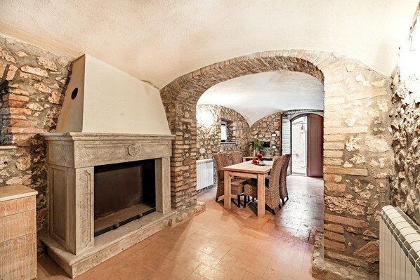 Dining - Beautiful Villa With Private Spa, Alviano, Italy (Alviano)