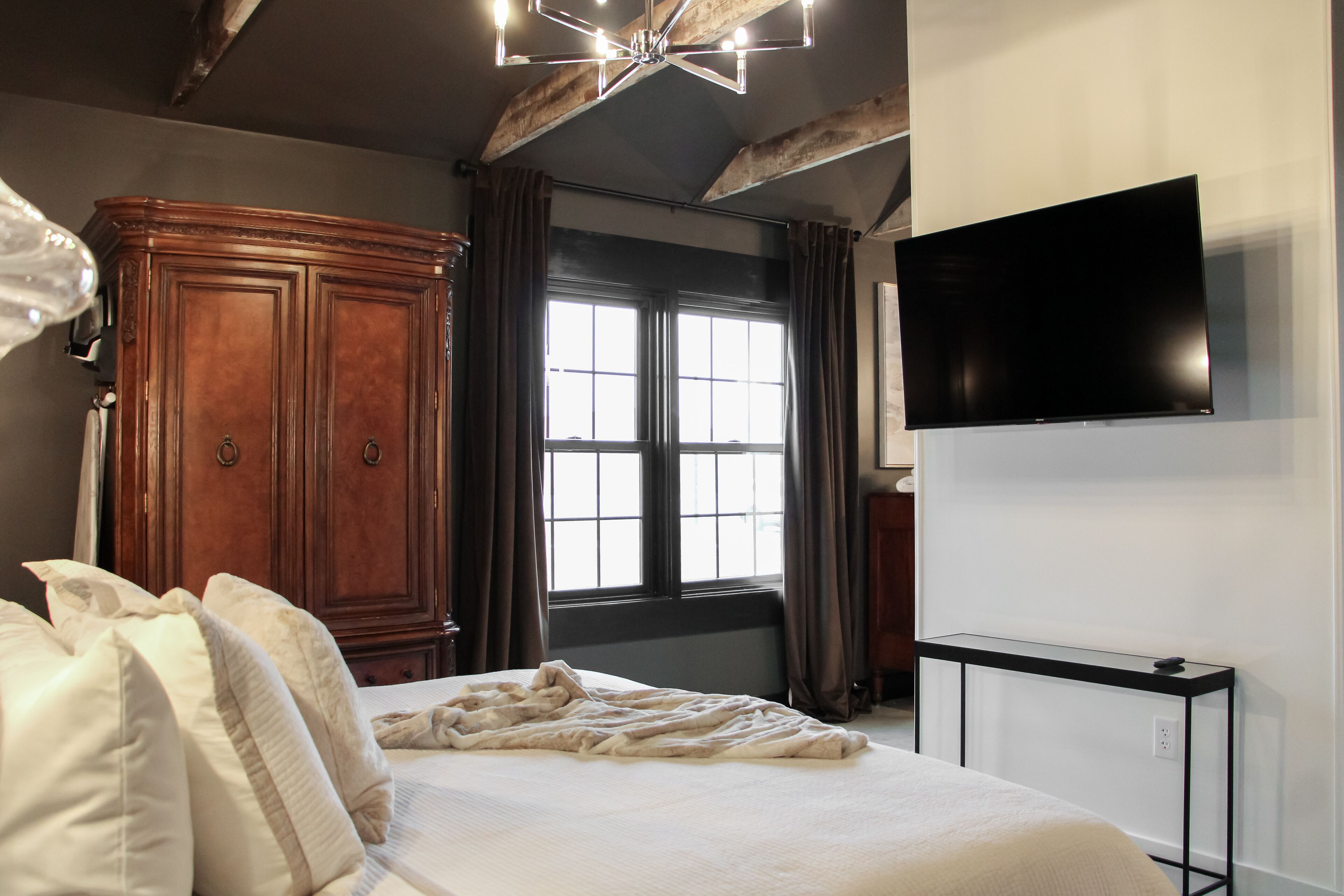 Beautifully Restored Historic Guesthouses /Boutique Finishes /Close to Nashville