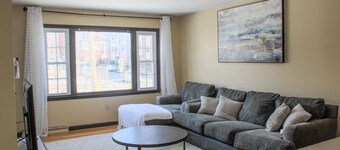 2 BR 1 Ba apartment, 2 min walk to Albany Med, w/ off street parking & Washer/D