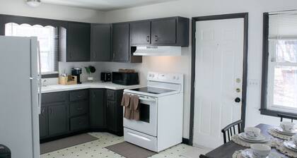 2 BR 1 Ba apartment, 2 min walk to Albany Med, w/ off street parking & Washer/D