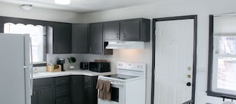 2 BR 1 Ba apartment, 2 min walk to Albany Med, w/ off street parking & Washer/D