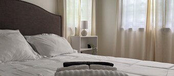2 BR 1 Ba apartment, 2 min walk to Albany Med, w/ off street parking & Washer/D