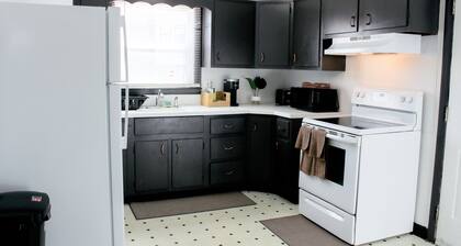 2 BR 1 Ba apartment, 2 min walk to Albany Med, w/ off street parking & Washer/D