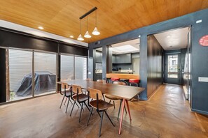 Dining - Modern Montrose Retreat – Pool, Coffee Bar, Pet‑Friendly, Fast WiFi, Near Museums & Diningli (Houston)