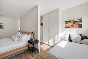 3 bedrooms, desk, iron/ironing board, free WiFi