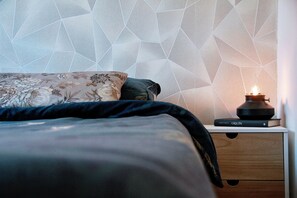 2 slaapkamers, een strijkplank/strijkijzer, gratis wifi, beddengoed