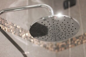 Dusche mit Handbrause