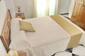 3 bedrooms, bed sheets