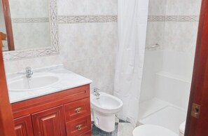 Shower, hair dryer - Santa Rita apartment, in the center. (Conil de la Fra.)