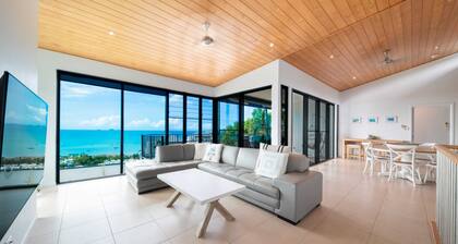 Holiday on The Horizon, Airlie Beach Holiday Home with Jacuzzi