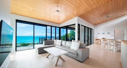 Holiday on The Horizon, Airlie Beach Holiday Home with Jacuzzi