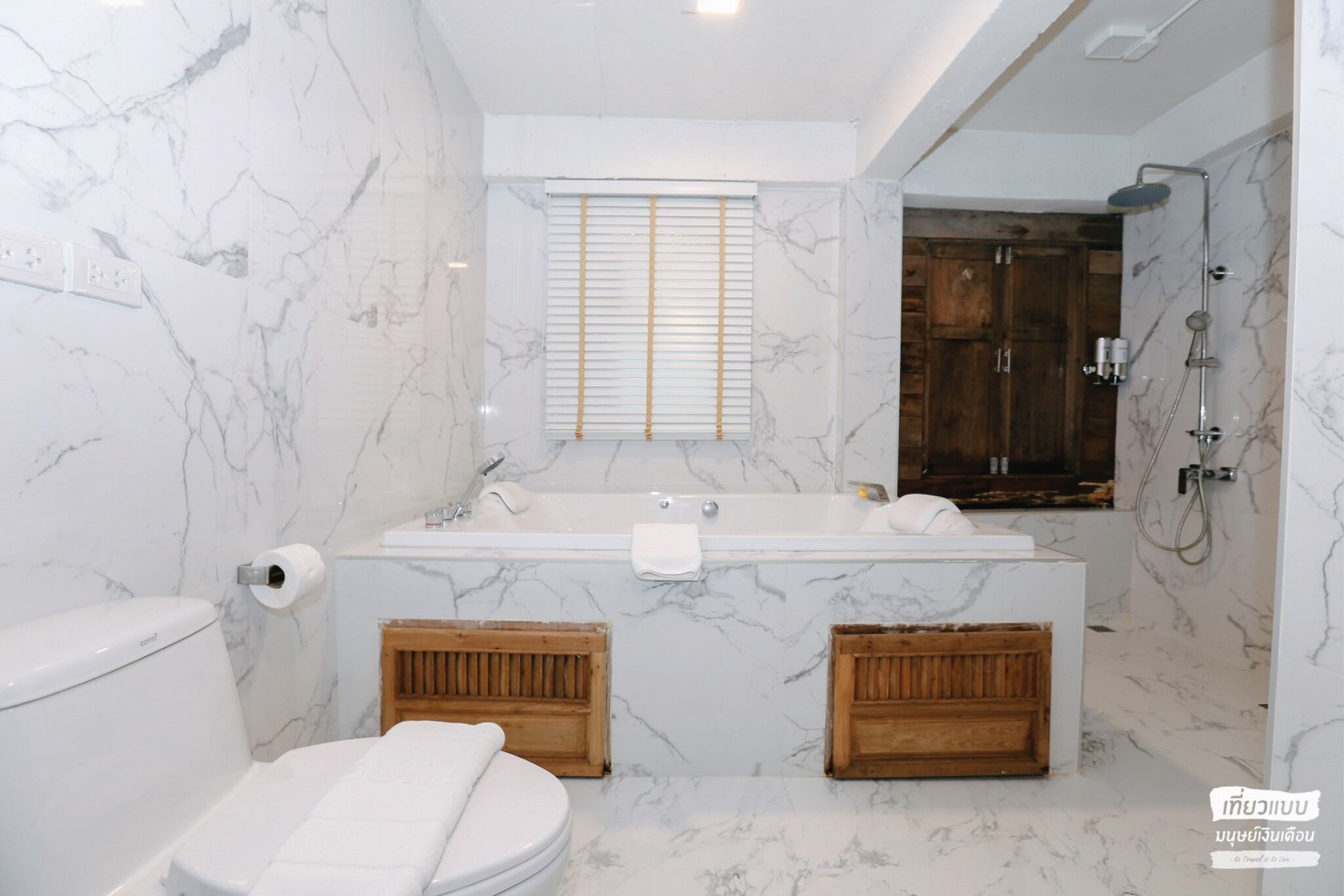 Exclusive Cottage | Bathroom | Free toiletries, hair dryer, bathrobes