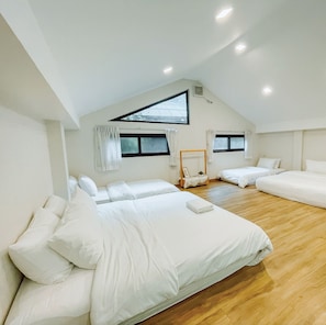 Exclusive Cottage | Hypo-allergenic bedding, free minibar, desk, blackout curtains