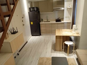 Appart'hÎtel Deluxe | Cuisine privée | Grand réfrigérateur, micro-ondes, cuiseur de riz