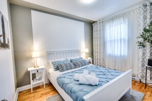 Escrivaninha, ferros/tábuas de passar roupa, Wi-Fi, roupa de cama