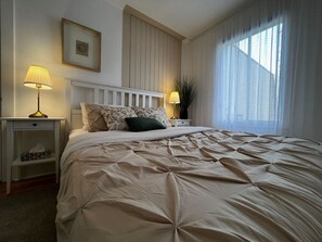 1 bedroom, iron/ironing board, WiFi, bed sheets - Stylish 1 Bedroom in Saint-Laurent (Montréal)