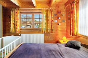 3 bedrooms, bed sheets