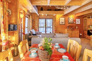 Dining - Holiday Home 'Emslandstube' with Lake View, Private Terrace and Private Garden (Walchum)