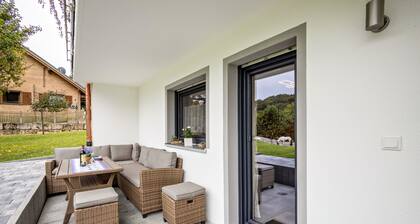 Brunnerhof Country Apartment with Terrace and Shared Garden