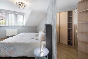 1 dormitorio, tabla de planchar con plancha, wifi gratis y ropa de cama