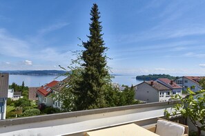 Property grounds - Holiday Apartment 'Bodenseeblick' with Lake View, Balcony and Wi-Fi (Konstanz)
