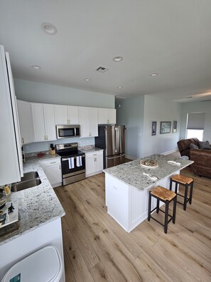 Fridge, microwave, oven, stovetop - Riverview Venice Camp (Boothville-Venice)