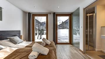 5 bedrooms, iron/ironing board, travel cot, free WiFi