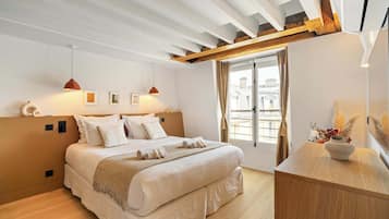 3 chambres, bureau, fer et planche Ă repasser, lit parapluie