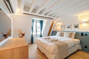 3 camere, una scrivania, ferro/asse da stiro, culla da viaggio