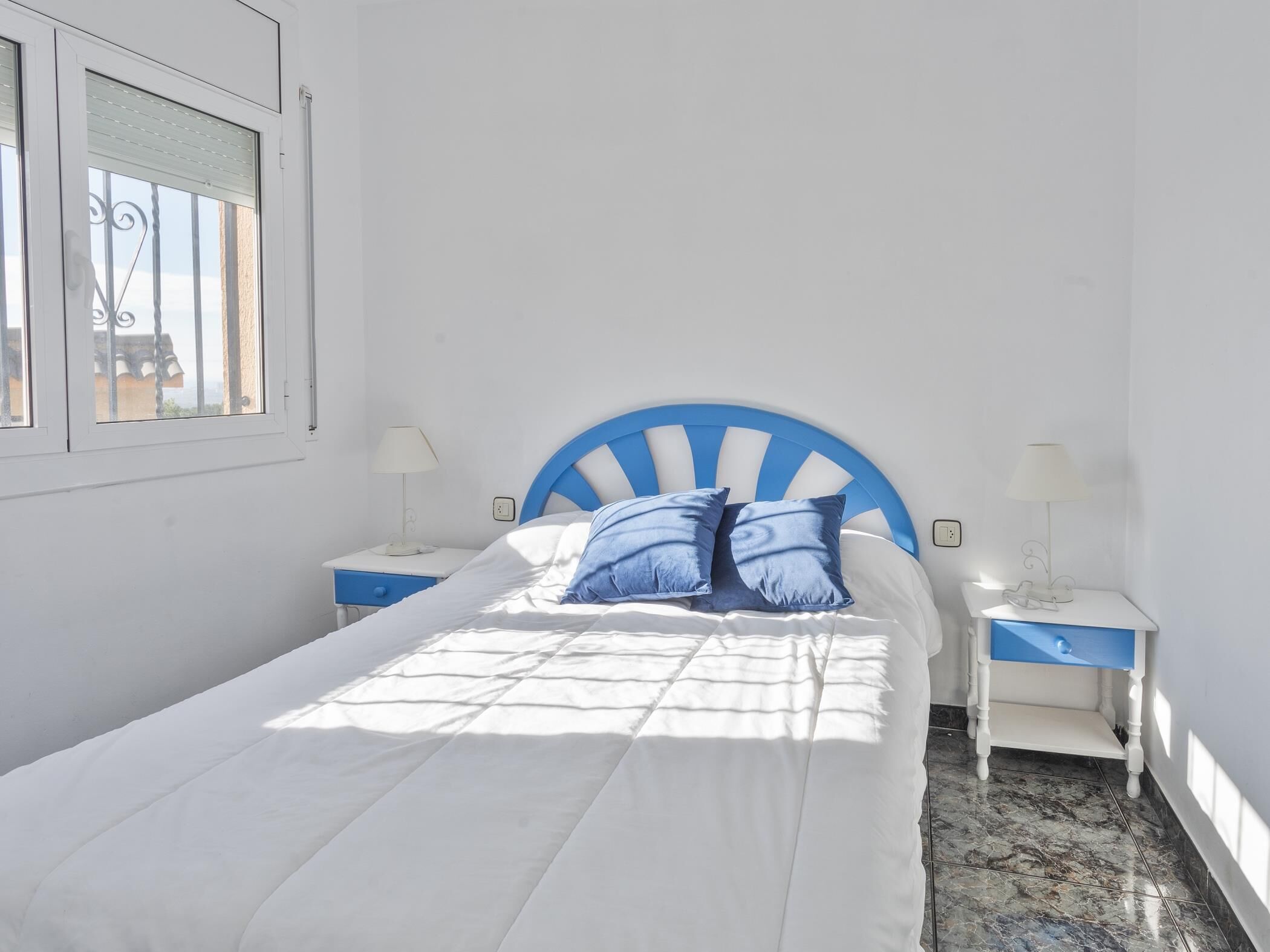 6 bedrooms, iron/ironing board, internet