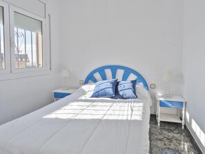 6 bedrooms, iron/ironing board, Internet