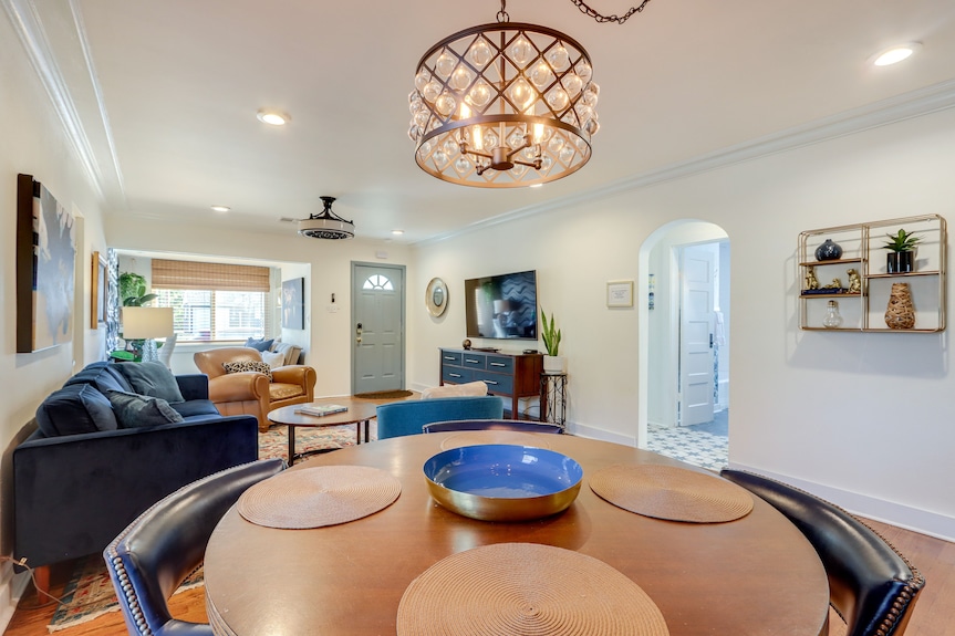 Chic Joplin Cottage W/ Patio < 3 Mi To Town! - Joplin, MO
