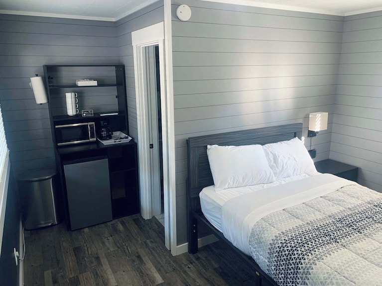 Teepee Room 15-newly Renovated - Roscommon, USA