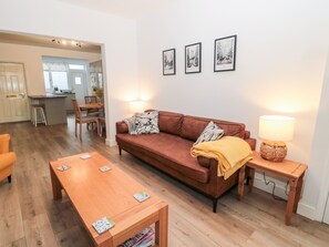 Living area - Myrtle Cottage (Morpeth)