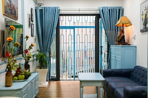 Basic-Doppelzimmer | Wohnzimmer | 43-Zoll-Smart-TV mit Kabelempfang