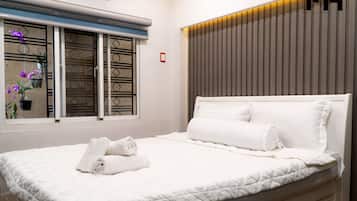 Economy Double Room | Desk, blackout curtains, iron/ironing board, free WiFi