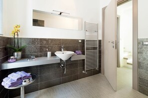 Chuveiro, secador de cabelo