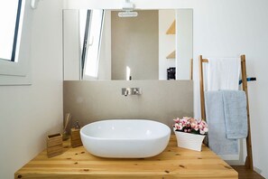 Douche, sèche-cheveux